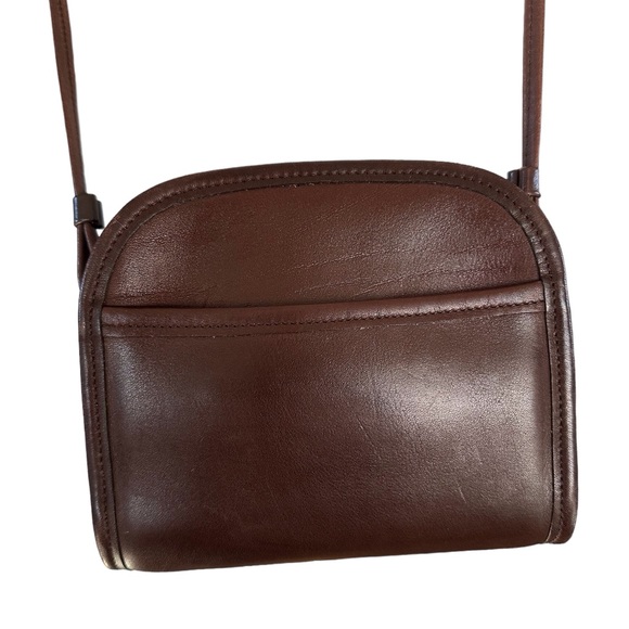 Meet your posher, Monica🌿 - Picture 3 of 15